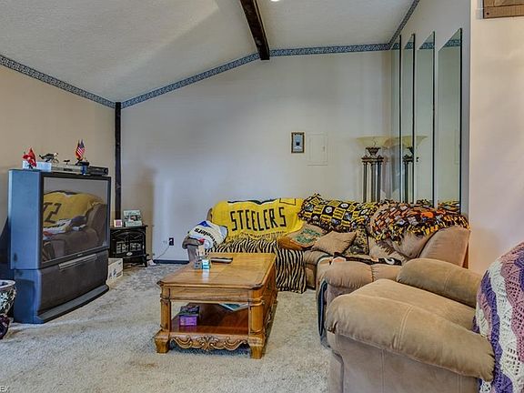 3rd image of 7619 Manor Dr