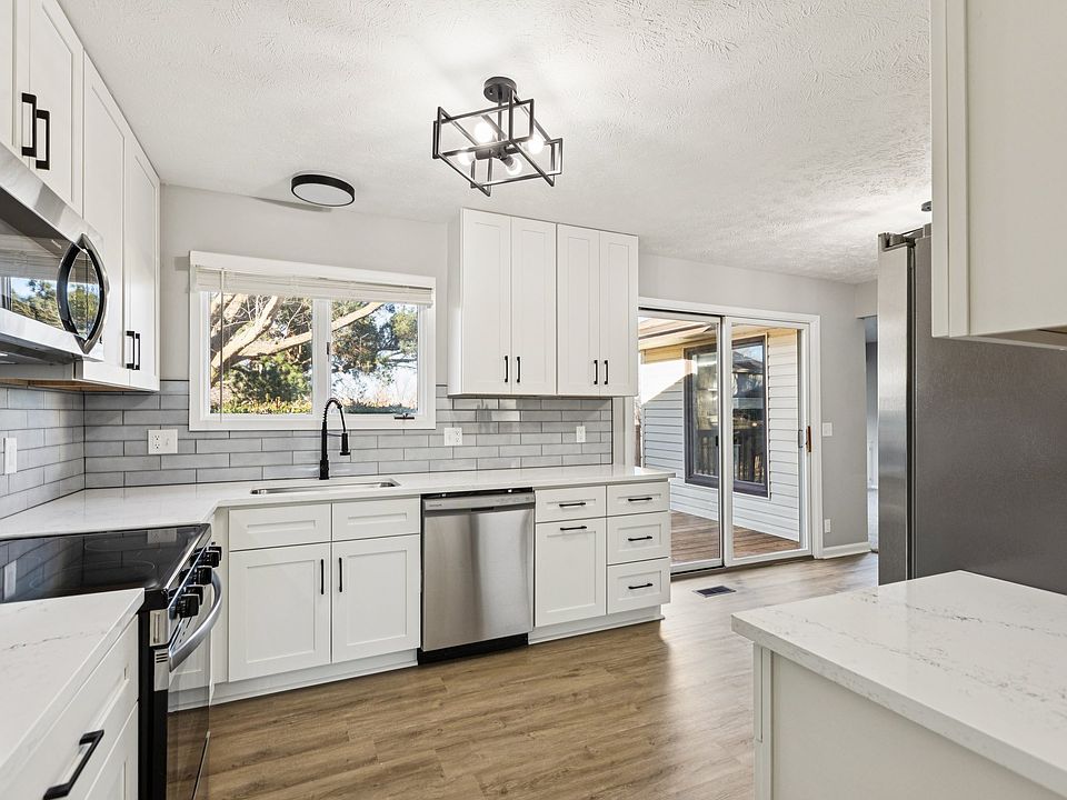 1st image of 21202 Honeysuckle Dr