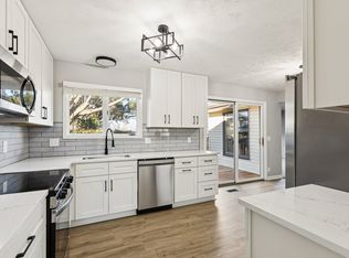 21202 Honeysuckle Dr, Elkhorn, NE 68022