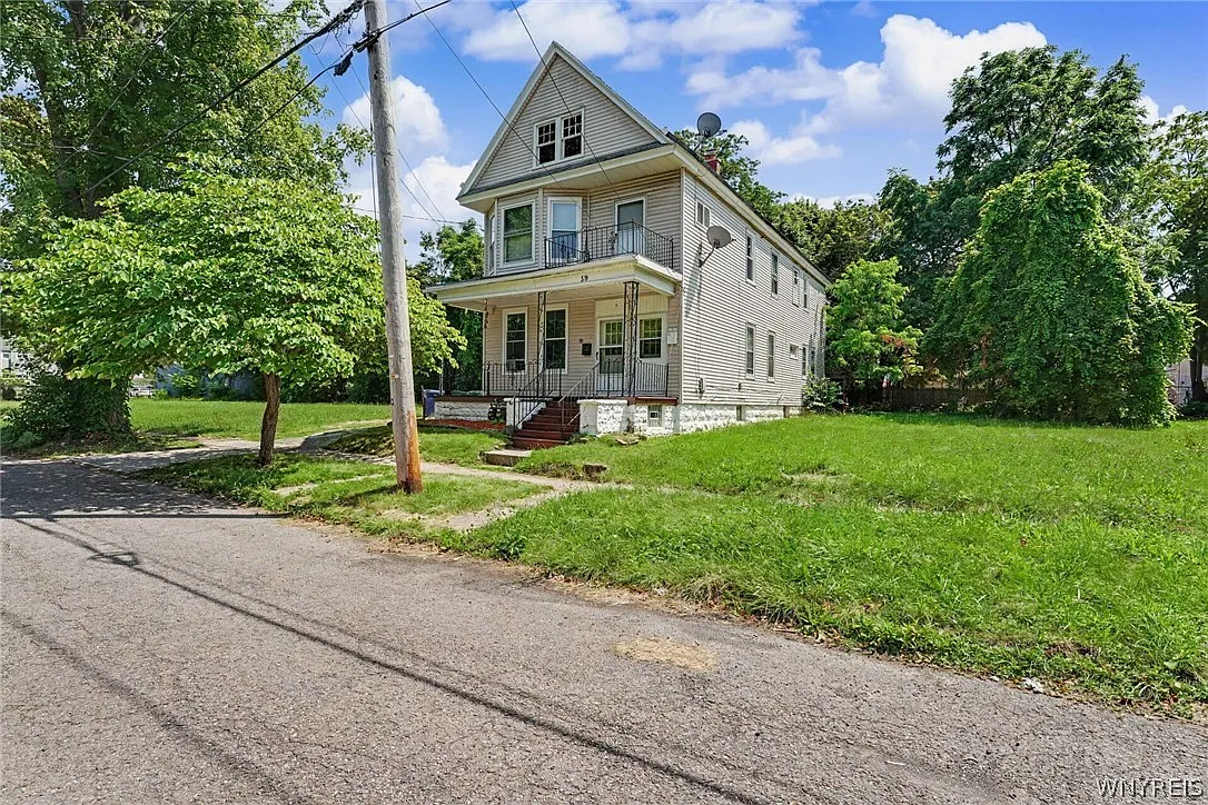 6 bed, 2.0 bath, 2576 sqft, $1,100 — Photo 1