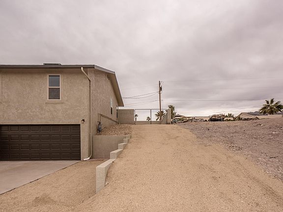 3rd image of 3263 Thunderbird Dr