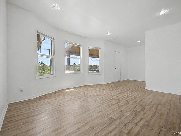 5th image of 1728 Pingree St