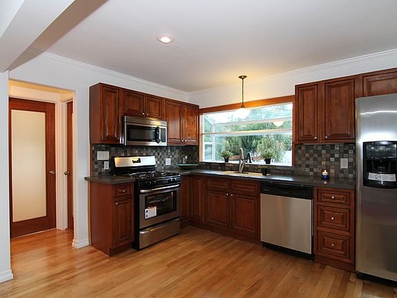4th image of 1015 N Avenue 51