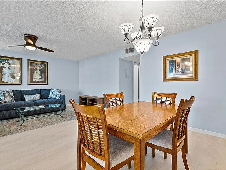 220 Country Ln #B — Photo 9