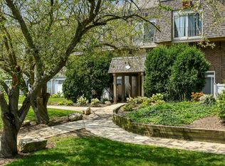 Fox Run Apartments, Saint Charles, IL 60174