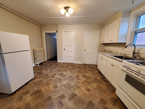 5th image of 118 S Lake Ave Floor 1