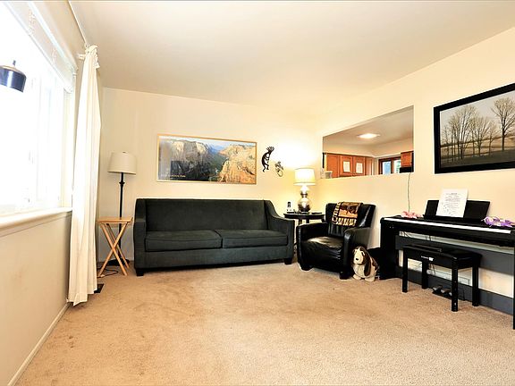 4th image of 301 Nichols Dr