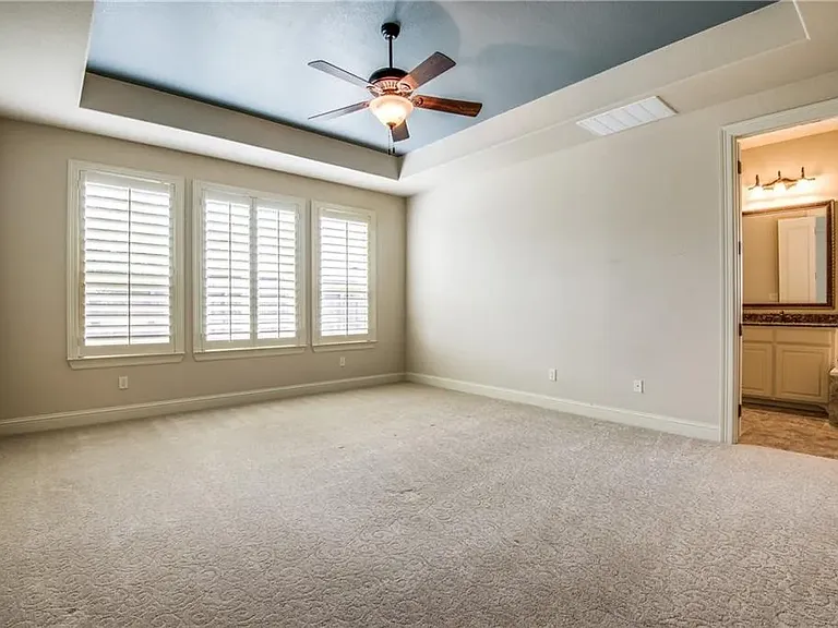 580 Butchart Dr — Photo 18