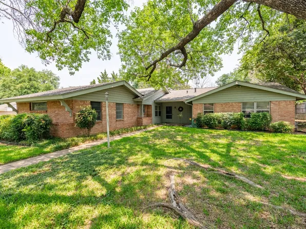 1015 Coke Dr, Arlington, TX 76010