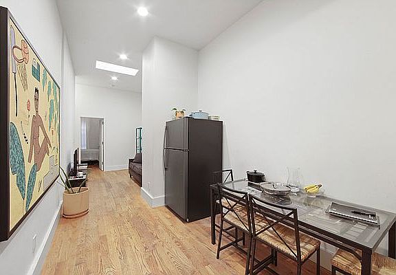 4th image of 354 Menahan St Floor 3