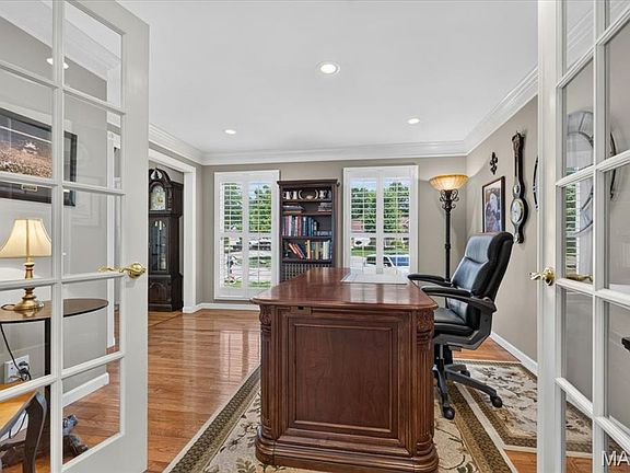 4th image of 531 Arlington Terrace Dr