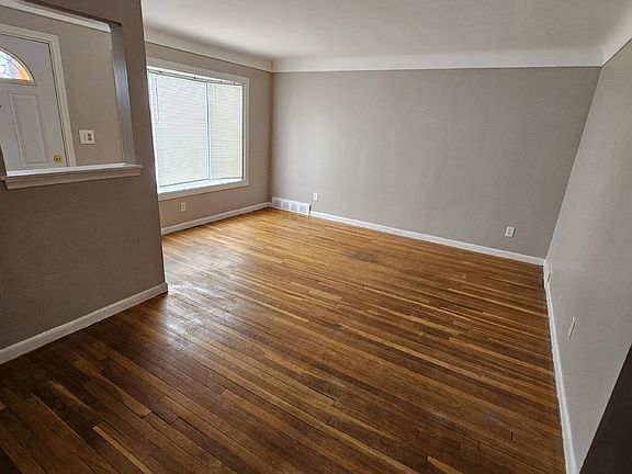 4th image of 22431 Lake Dr