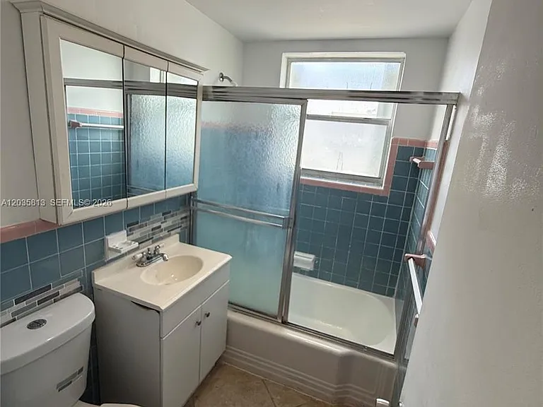 7720 Byron Ave #4 — Photo 15