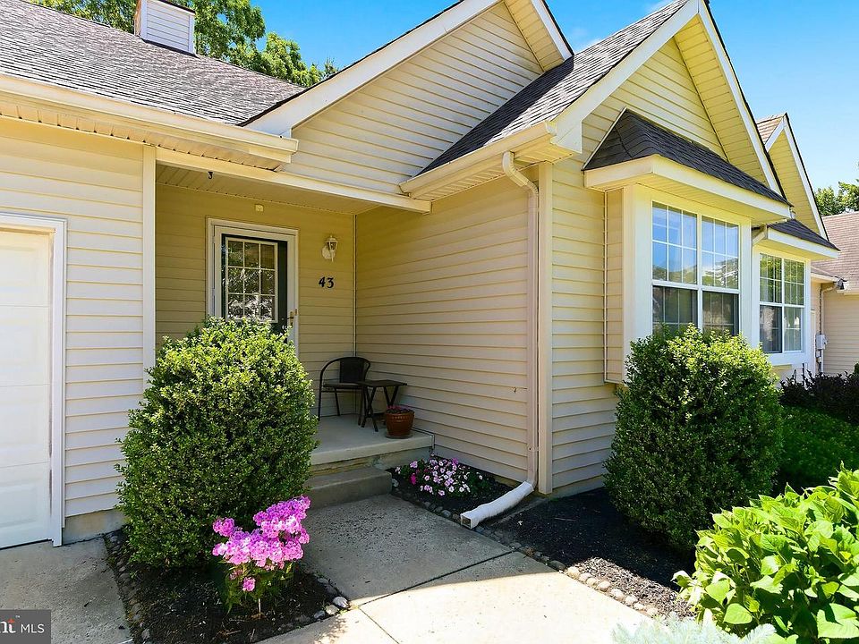 1st image of 43 Pebble Beach Ln