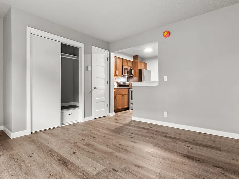 WhiteRock Apartments — Photo 9