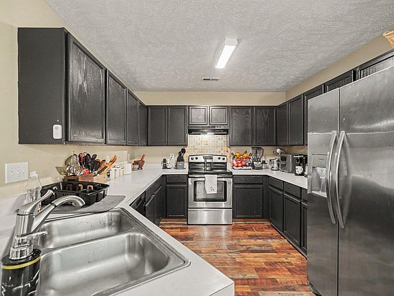 4th image of 4025 Grandover Dr