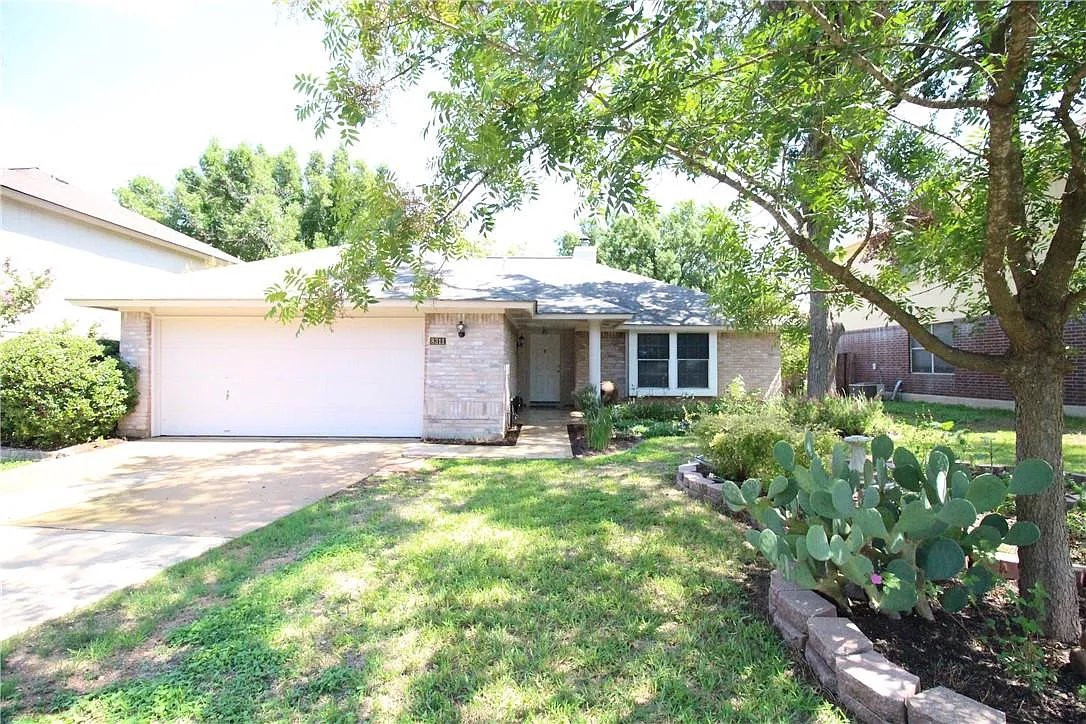 3 bed, 2.0 bath, 1776 sqft, $2,000 — Photo 1