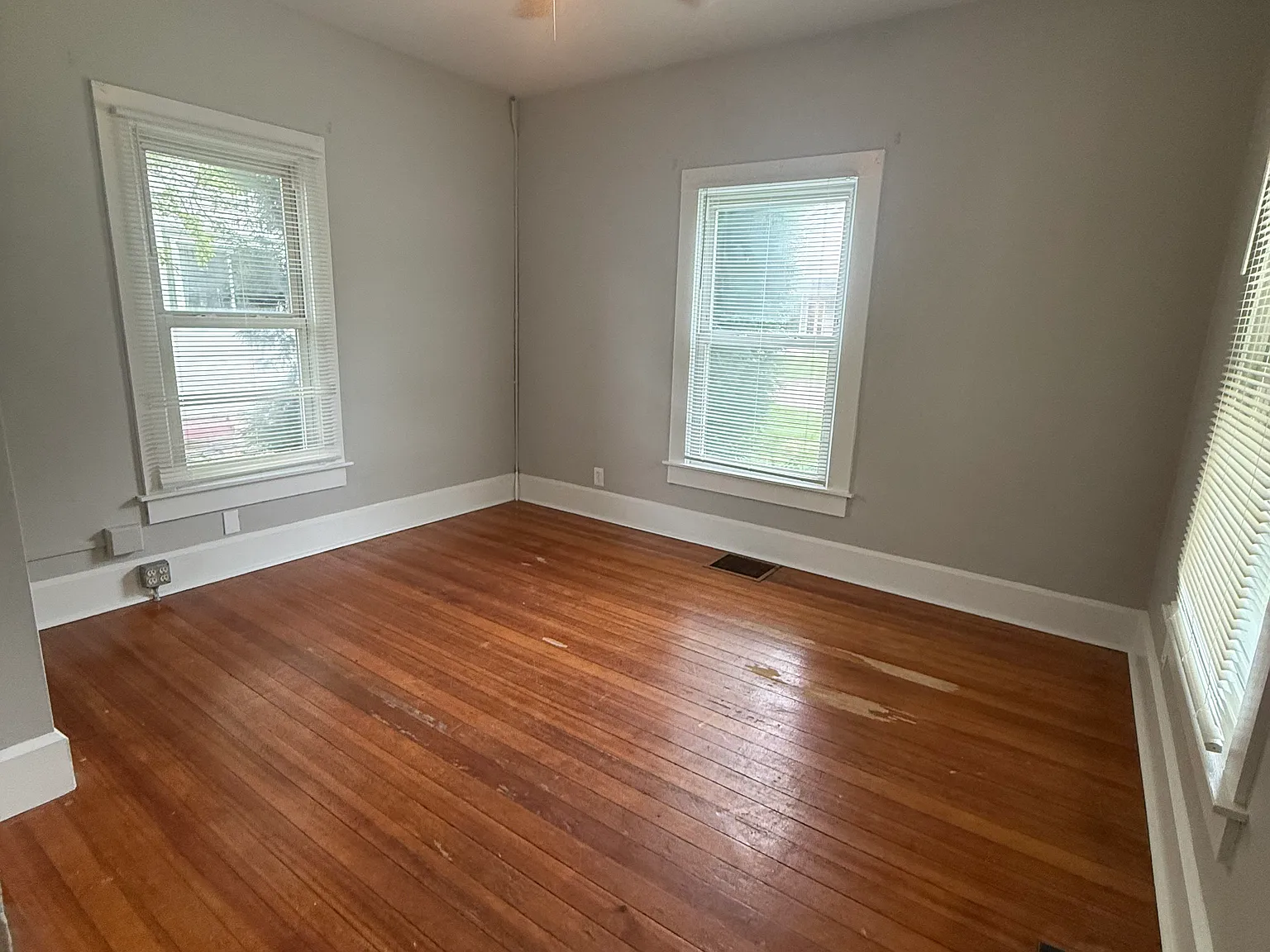 4 bed, 1100 sqft, $2,400 — Photo 4