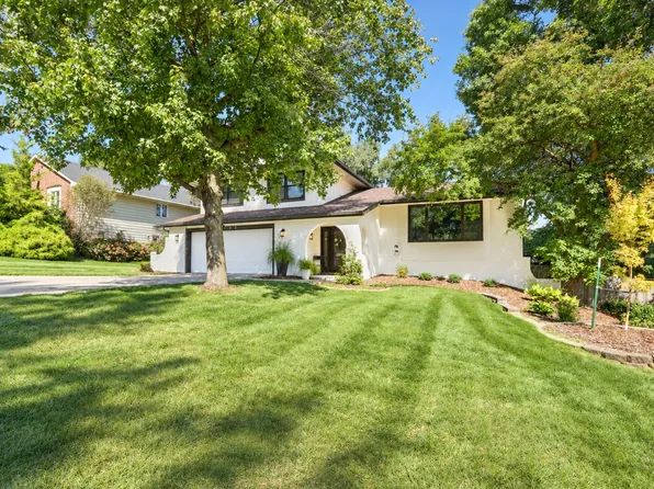 4705 Aspen Dr, West Des Moines, IA 50265