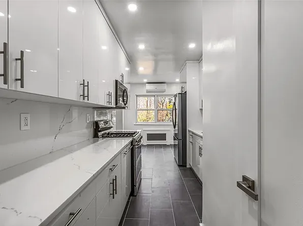 (undisclosed Address), Fresh Meadows, NY 11365