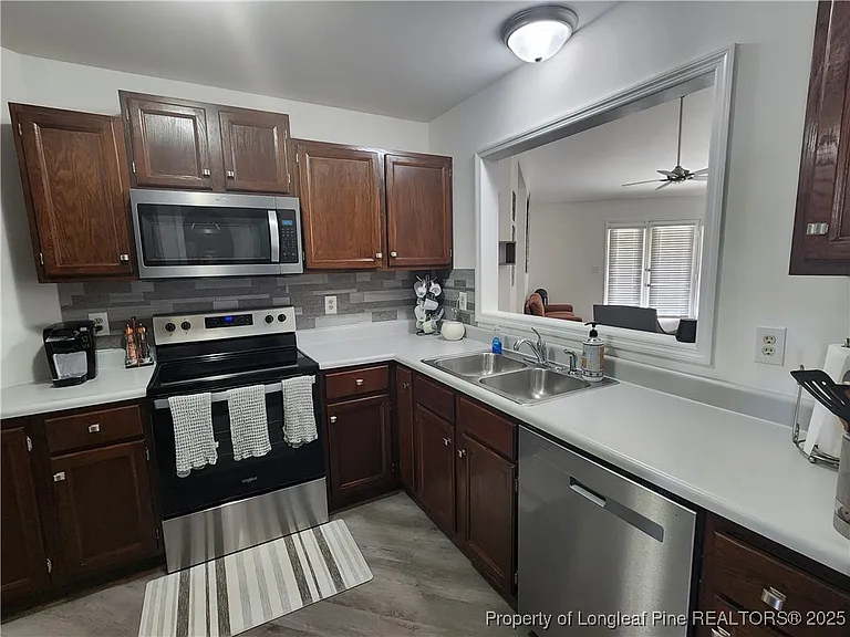 426 Georgetown Cir — Photo 12