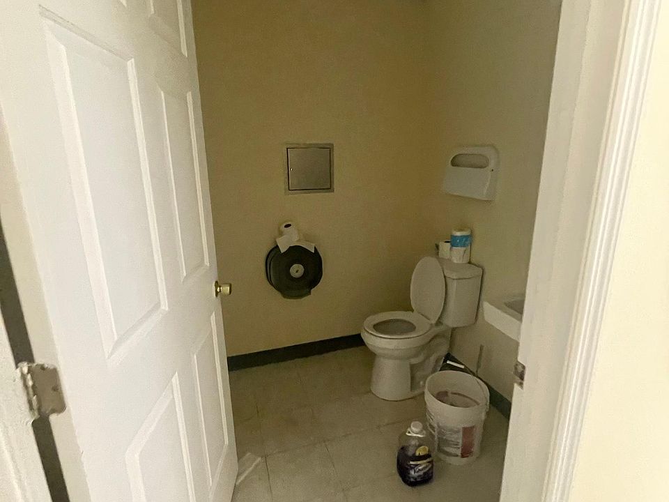 Pahokee Professional Offices 106 170 S Barfield Hwy Pahokee, FL