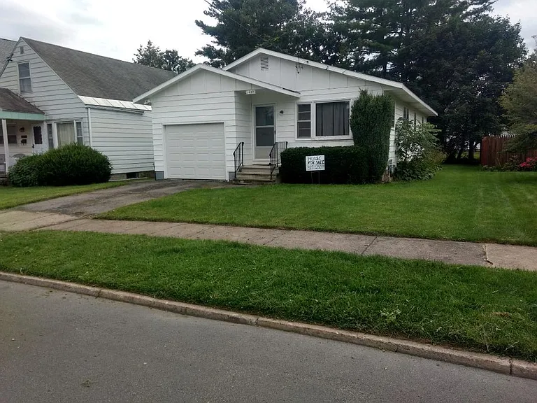 1429 Flagg Ave — Photo 3