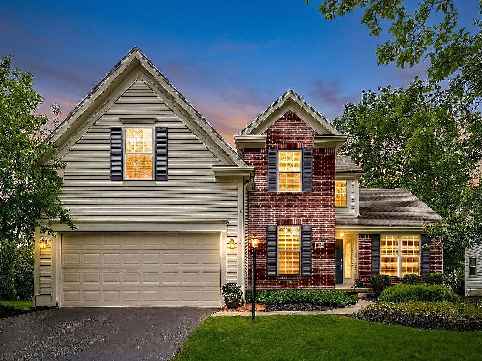 4 bed, 2.5 bath, 2507 sqft, $3,200 — Photo 3