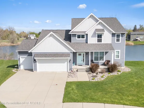 612 Launch Point Dr, Perry, MI 48872