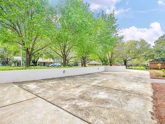4th image of 2408 Belcher Dr