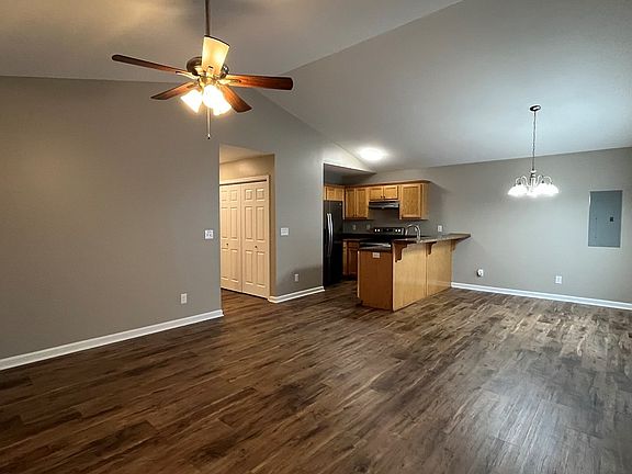 3rd image of 1055 Alyssa Ct