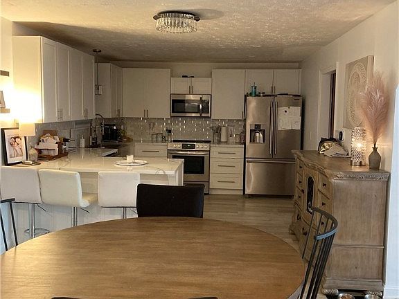 5th image of 211 Hayes Ave