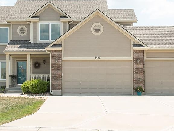 2nd image of 1007 NW Hickory Ct