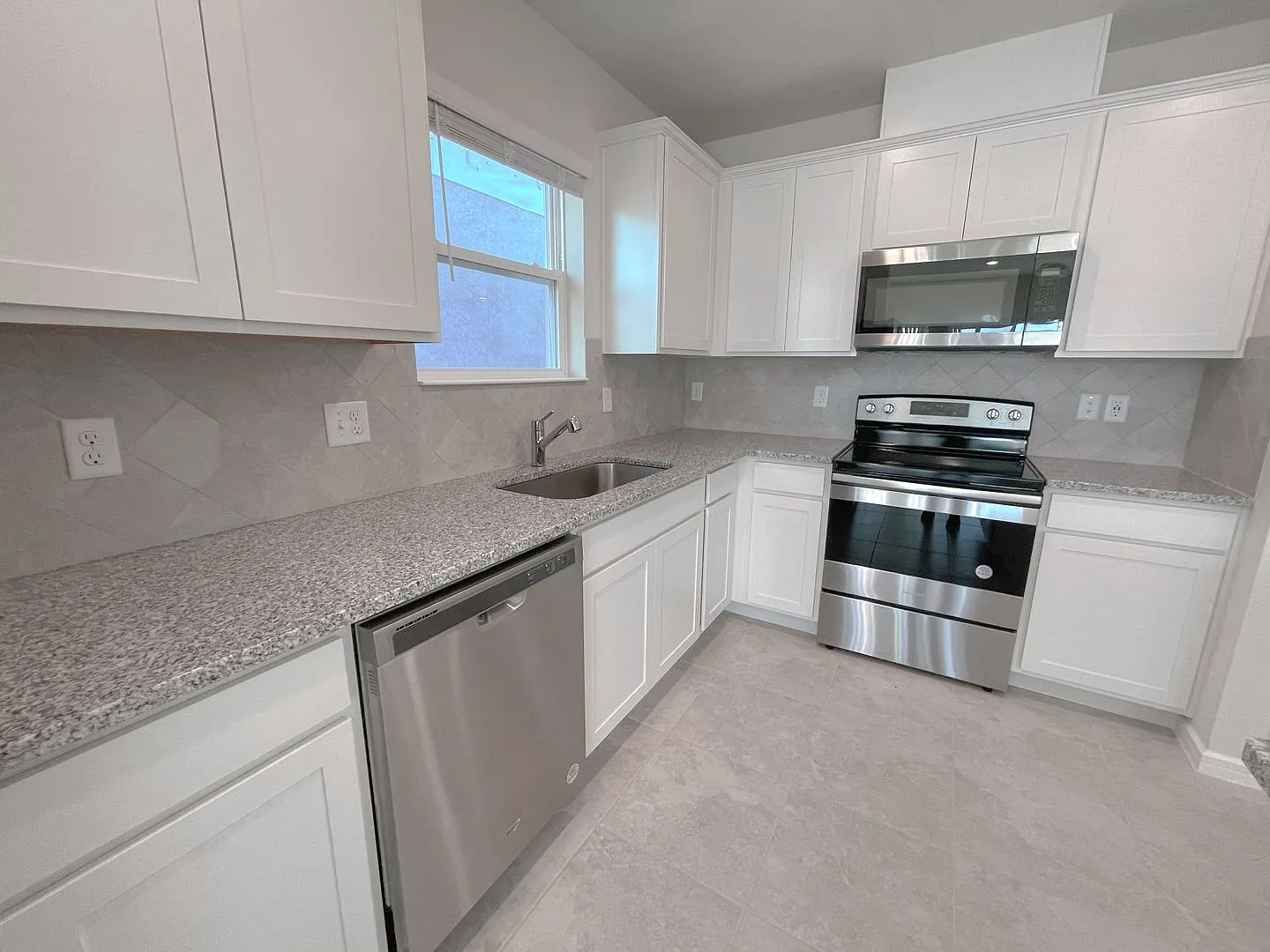 3 bed / 2 bath Home in Forest Lake in Davenport — Photo 4