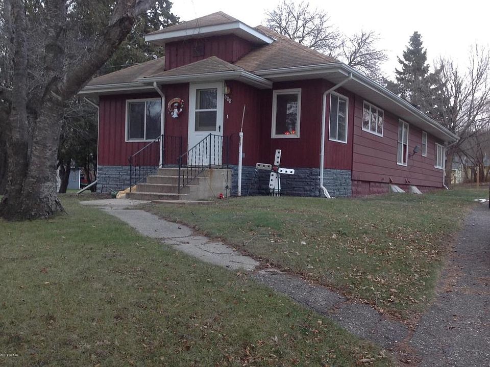 1st image of 608 2nd St NE