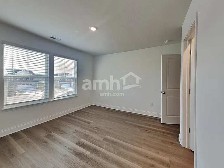 319 Pine Hill Ct — Photo 17