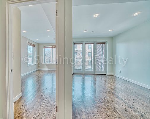 5th image of 27-04 Hoyt Ave S #5D