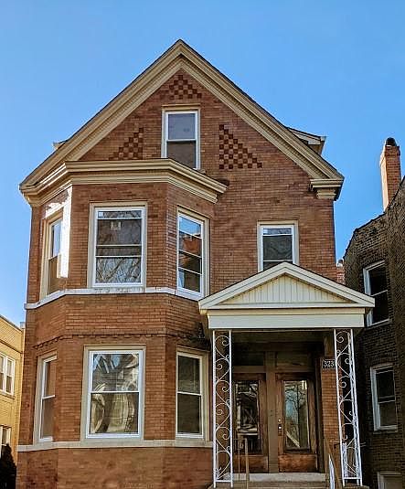 1st image of 3238 N Hamlin Ave Floor 1