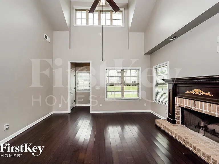 345 Deer Creek Way — Photo 2