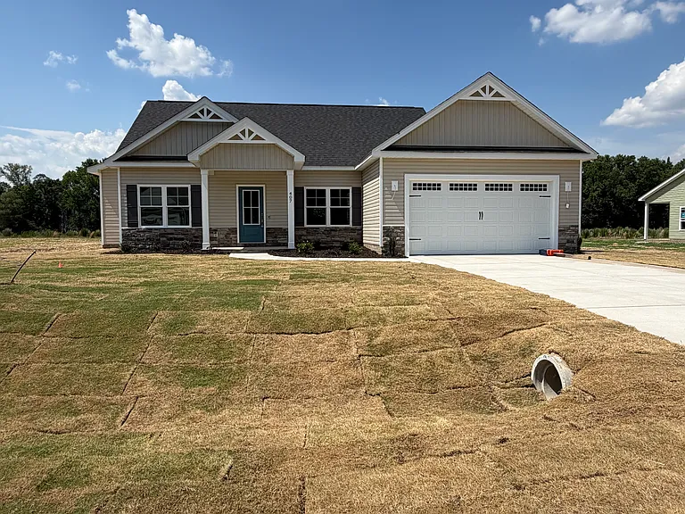 407 Creeks Edge Dr — Photo 1