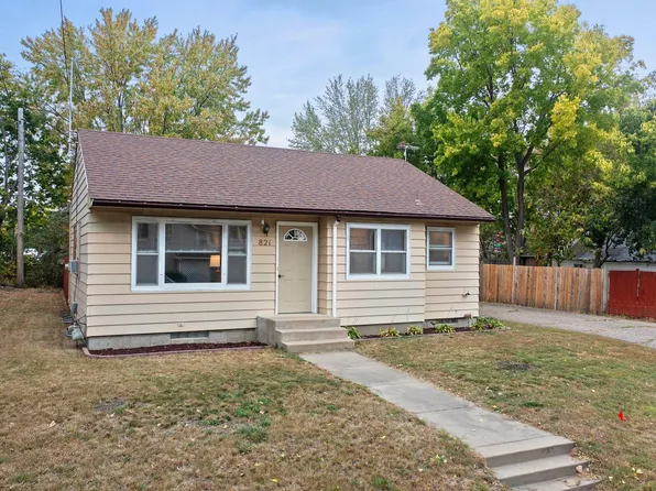 821 Stoughton Ave, Chaska, MN 55318