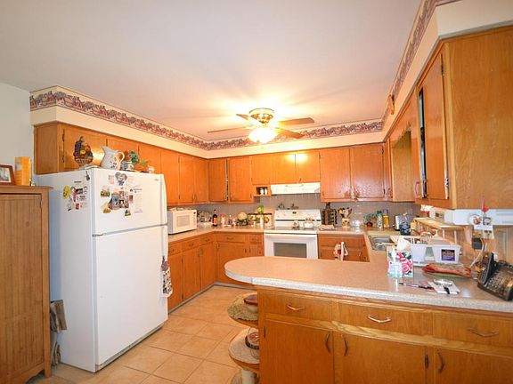 5th image of 411 Meadowbrook Dr