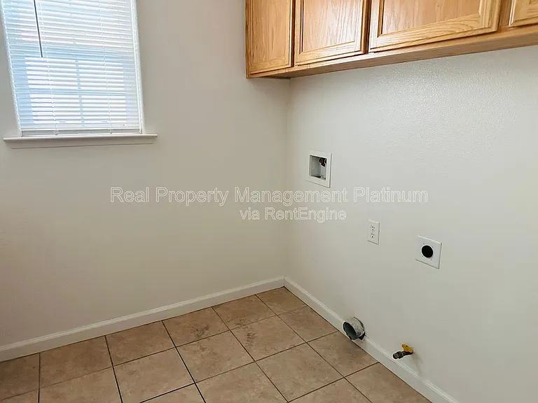 228 River Point — Photo 14
