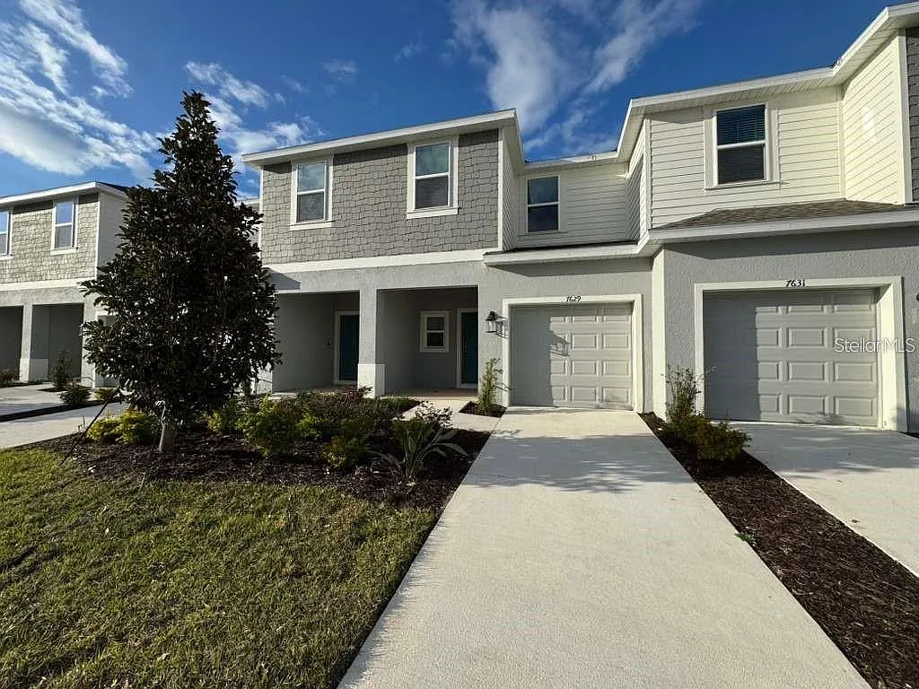 3 bed, 2.5 bath, 1404 sqft, $1,950 — Photo 2