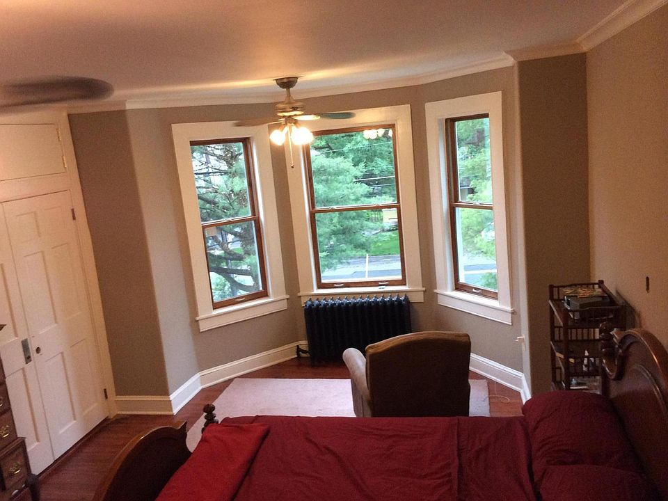 Such a pleasant cozy space. the bedroom has walk-in closet!