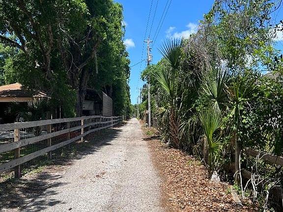 2nd image of 15617 Casey Rd