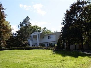 30 Scenic Dr, Suffern, NY 10901