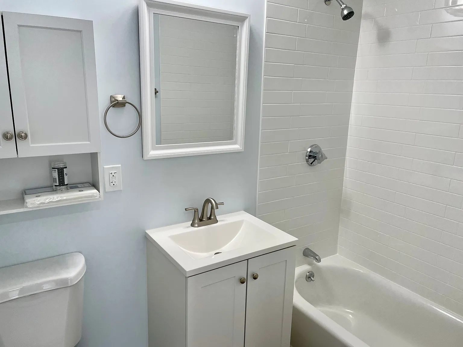 135 Quincy Ave — Photo 4