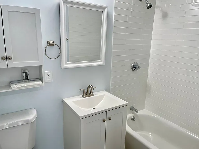 135 Quincy Ave — Photo 5
