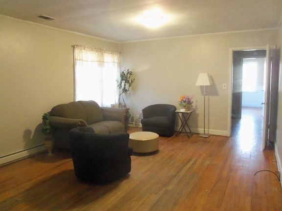 2nd image of 599 Pecan Ave
